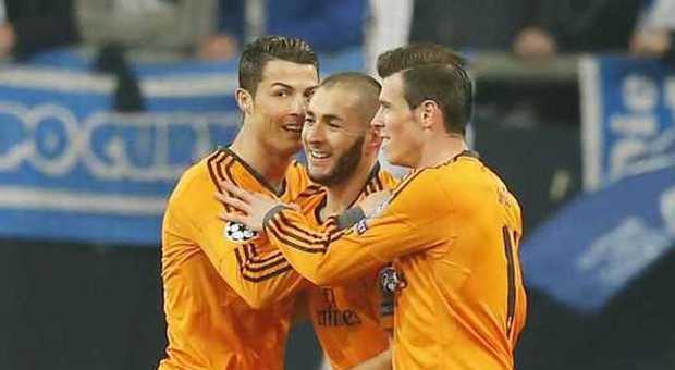 Bale, Ronaldo e Benzema, il Real vola Il Chelsea di Mou fermato da Mancini