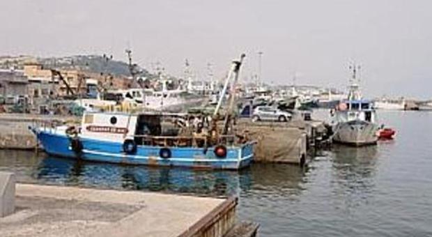 Alcuni pescherecci nel porto di San Benedetto