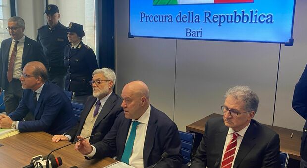 La conferenza stampa sulla maxi operazione a Bari