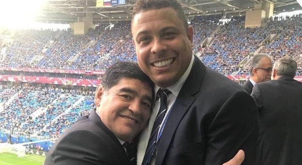Maradona e Ronaldo l'abbraccio social: «Oggi manchiamo noi»