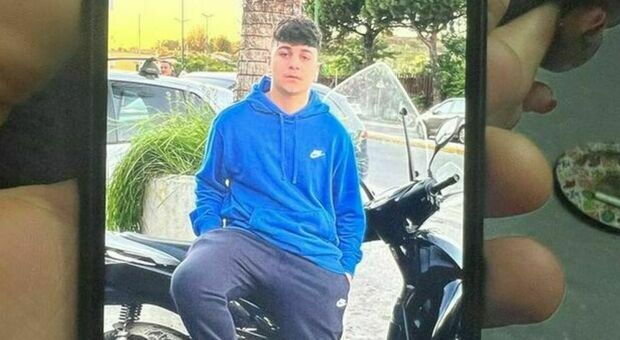 Napoli, ragazzo ucciso nella notte: Francesco aveva 18 anni. L'agguato a colpi di arma da fuoco