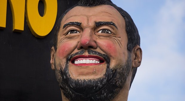 Salvini, visita «sgradita» al carnevale di Viareggio: i maestri della cartapesta terranno i #portonichiusi