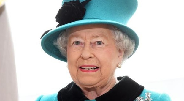 Regina Elisabetta, il galateo della sovrana a tavola: cosa non possono fare i nipoti George, Charlotte e Louis