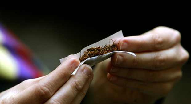 Sigarette, per chi fuma il tabacco sfuso in arrivo aumenti di 40 centesimi in Manovra