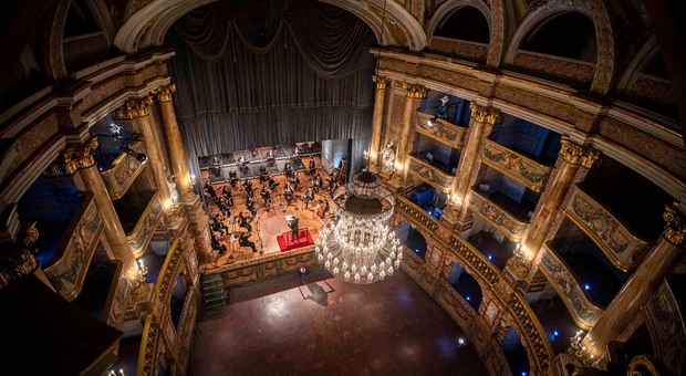 Reggia di Caserta, 1,9 milioni per il restyling: gli spettacoli anche nel teatro di corte