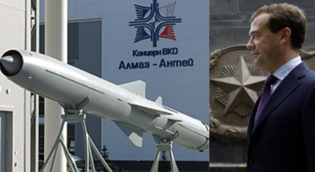 Medvedev minaccia il tribunale dell'Aia: «Occhi al cielo, potremmo lanciare un missile ipersonico Onyx»