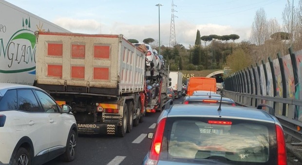 Roma, grave incidente stradale sul Raccordo Anulare: un morto