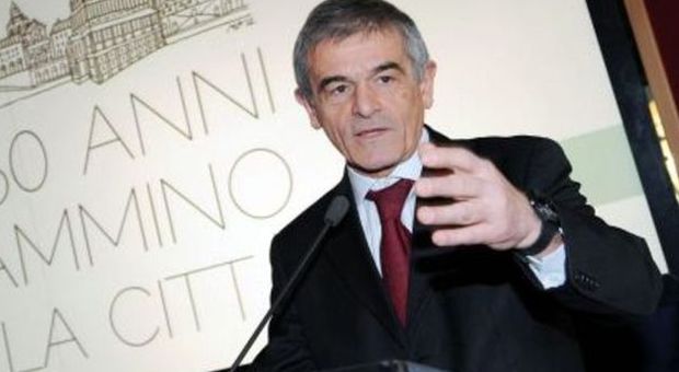 Torino, Chiamparino indagato per abuso d'ufficio L'ex sindaco: pronto a dimettermi da S.Paolo