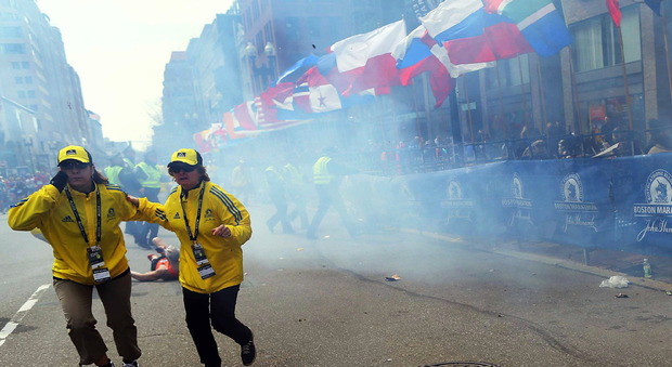 «Complimenti, siete sopravvissuti alla maratona» Adidas finisce nella bufera a Boston