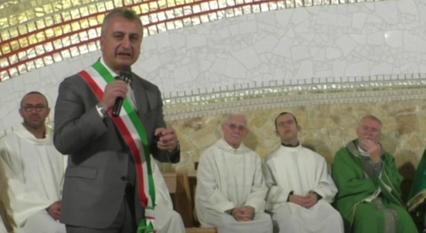 Qualiano, si infiamma la campagna elettorale: «Il sindaco De Luca aggredito in piazza»