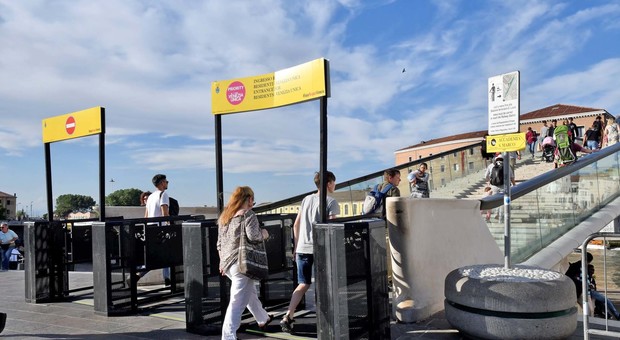 Venezia-tax e Ztl sul Ponte, i gestori dei parcheggi: «Qui si rischia il caos»