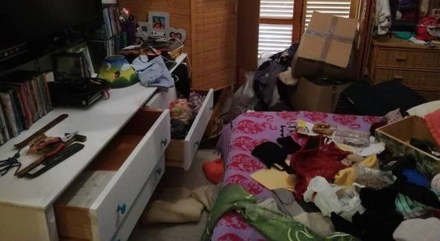 Ladri in azione nella casa abitata, mamma e due figlie non si accorgono del raid