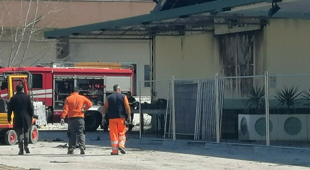 Incidente sul lavoro a Montecorvino: operaio precipita dal tetto e muore
