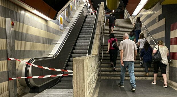 Metro B, nuova odissea per le scale mobili: chiudono le fermate di Policlinico e Castro Pretorio