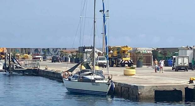 Ventotene, morto turista a bordo di una barca a vela: accertamenti in corso dei carabinieri