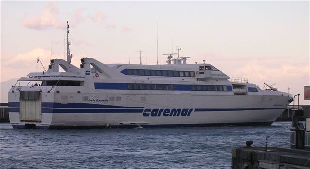 Caremar, da maggio sarà istituita corsa notturna da Napoli a Capri