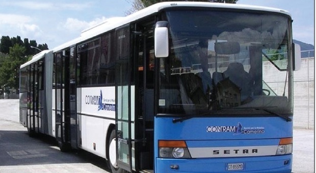 Bus, si cambia rotta a Macerata: arrivano nuove corse per i poli commerciali