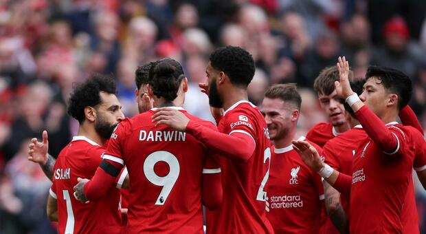Il Liverpool vince 2-1 contro il Brighton e diventa primo in Premier League