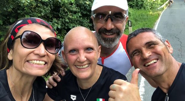 Laura, dal tumore all'ultra-maratona: corre e taglia il traguardo della 100 km del Passatore con gli Urban Runners