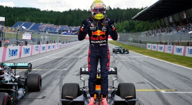 Max Verstappen festeggia la vittoria nel GP di Stiria