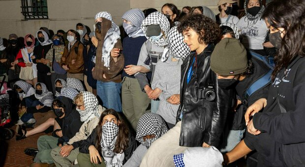 New York, la protesta nei campus degli studenti pro Gaza: i manifestanti fanno irruzione alla Columbia University