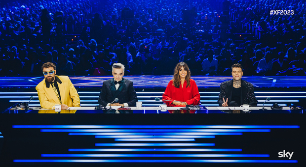 X Factor, pagelle primo live: Morgan incontenibile (8 e 4), Ambra agguerrita (6+). Angelica, Settembre e Sarafine i migliori (8)