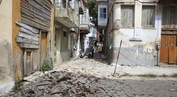 I danni del sisma a Lesbo (Ansa)