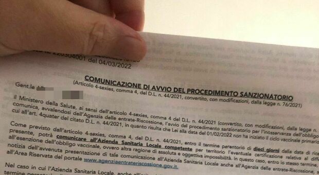 Napoli, multa di 100 euro alla 51enne non vaccinata: ma è morta 23 anni fa