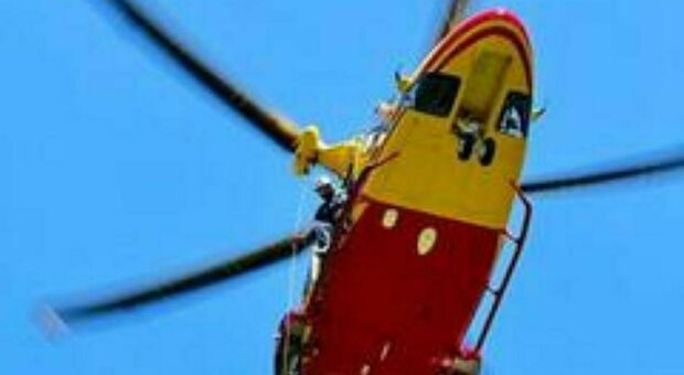 Operaio cade dal tetto a Montalto, soccorso dall'eliambulanza: ha riportato numerose fratture