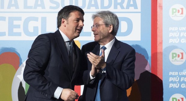 Renzi e Gentiloni (ansa)