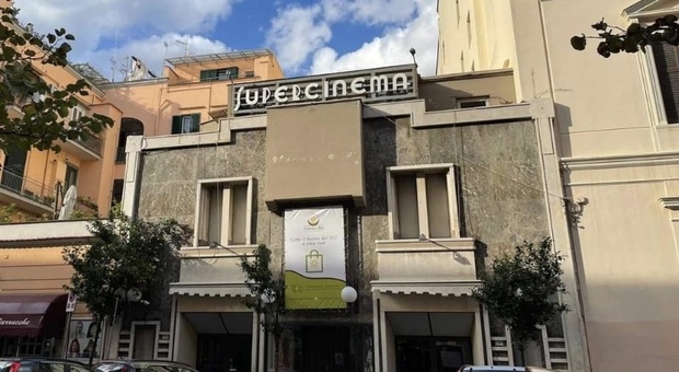 Castellammare, l'appello degli artisti: salviamo il teatro Supercinema