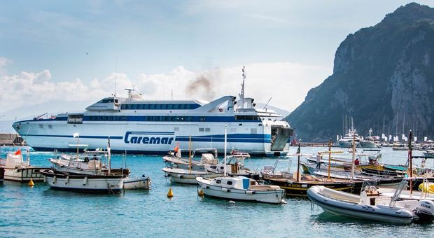 Coronavirus, i sindaci di Capri scrivono a De Luca: rivedere riduzioni dei collegamenti marittimi