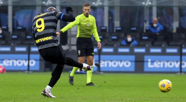 Inter-Napoli 1-0 Decide il rigore di Lukaku, vetta a -1