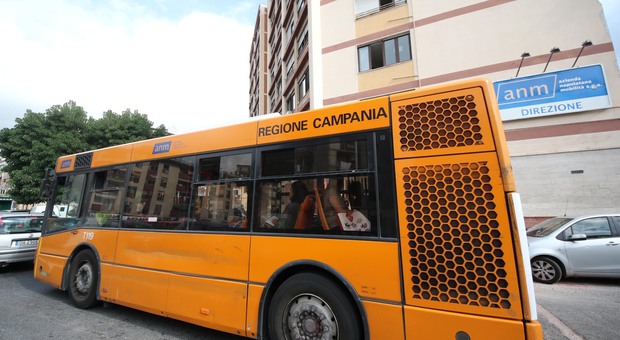 Napoli, autista di bus Anm aggredito per motivi di viabilità: «Intervenga Manfredi»