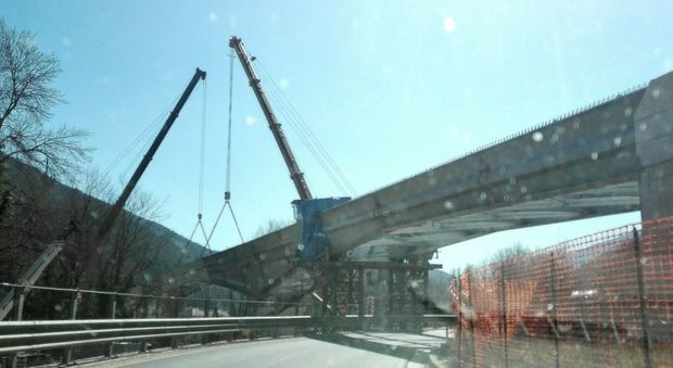 Rieti-Terni: terminato il montaggio delle campate del ponte sul Velino Vedi le foto