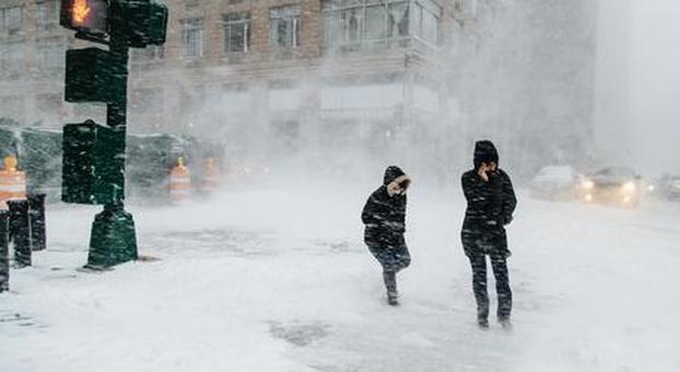 Neve e freddo a New York, scuole chiuse e disagi all'aeroporto Jfk