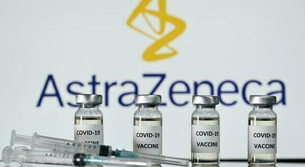 AstraZeneca, spiegata la causa dei coaguli: l'attrazione tra vaccino e una proteina del sangue