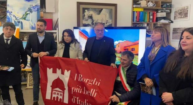 La bandiera dei Borghi più belli d'Italia per Rasiglia