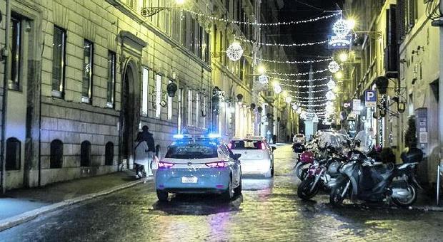 Roma, paura in via Sistina, inseguimento da film: mitra spianati e un'auto bloccata dalla polizia