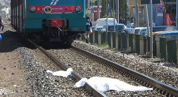Travolto e ucciso da un treno, uomo morto a Trastevere: il terribile incidente ferma la linea ferroviaria