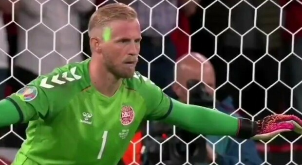 Inghilterra-Danimarca, l'Uefa apre un'inchiesta per il laser e i fischi dei tifosi inglesi