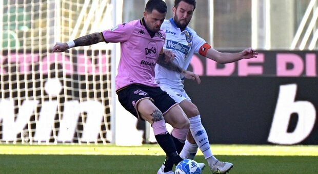 Palermo-Frosinone 1-1, Verre segna da centrocampo
