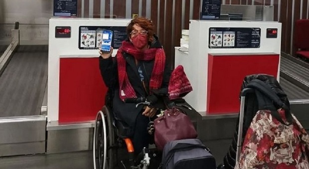 Disabile rifiutata dal volo Ryanair, la denuncia di Roberta: «Mi hanno chiesto di lasciare a terra la carrozzina»