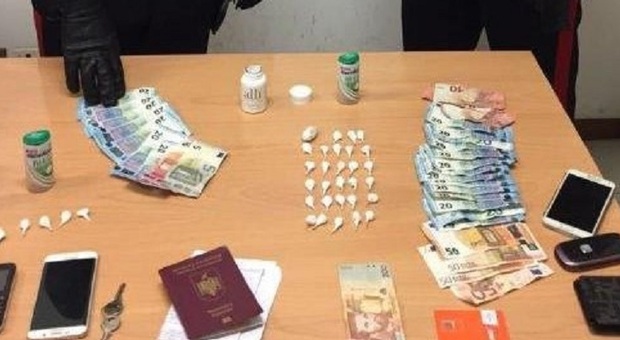 Droga, due arresti a Torre San Patrizio: sequestrati 40 grammi di cocaina. Trovati anche 1500 euro in contanti