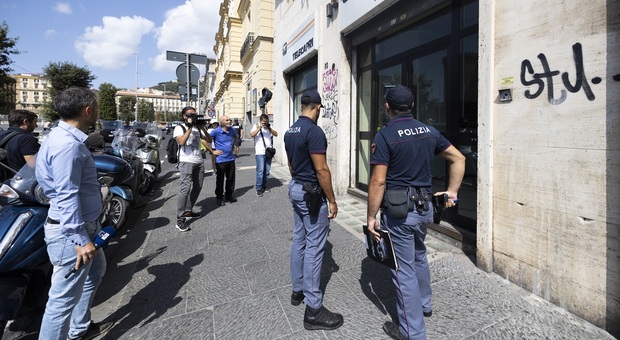 Napoli, arrestato casertano fermato su scooter rubato in piazza Municipio