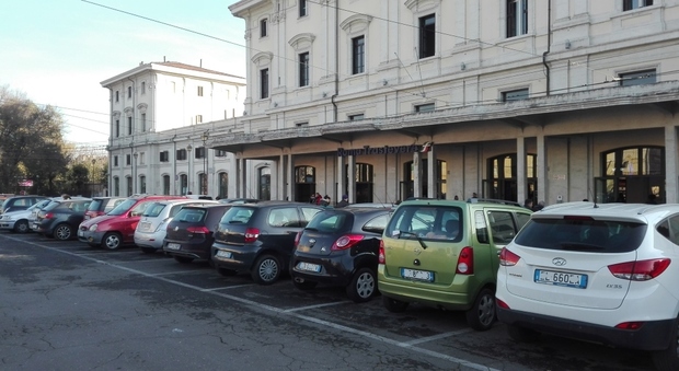 Roma, parcheggio gratis addio: cancellate in Centro 13mila strisce bianche