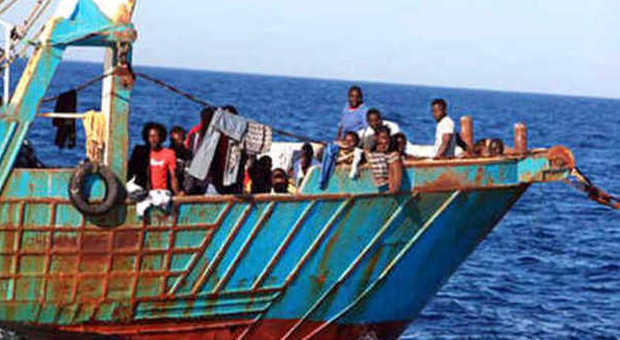 Migranti, ancora sbarchi a Lampedusa soccorsi oltre ottocento stranieri