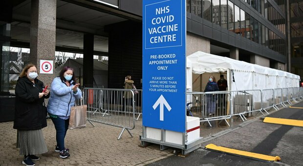 Vaccini, la Gran Bretagna a 10 milioni di richiami: quattro i morti