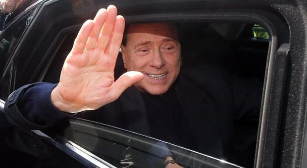 Berlusconi a Milanello per caricare la squadra in vista della sfida con la Juve: «Battiamo i bianconeri e cancelliamo gli ultimi anni»