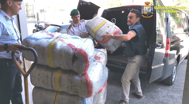 In viaggio con un carico di 218 chili di droga: arrestato il corriere